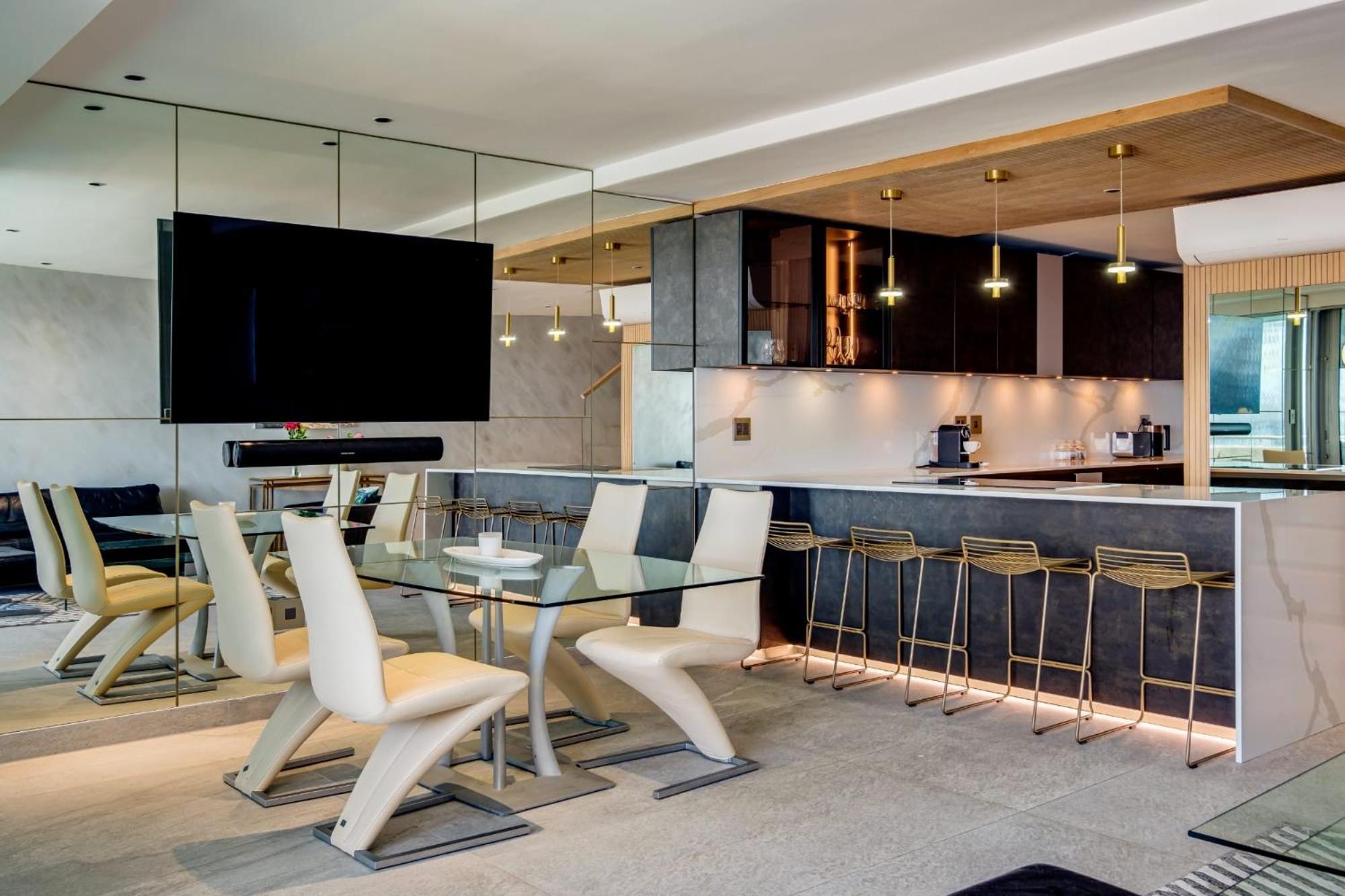 Clifton Palm Views Apartment